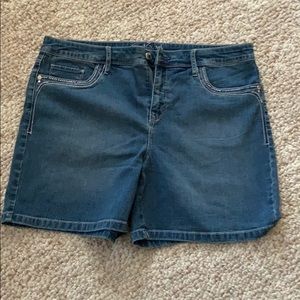 NWOT Gloria Vanderbilt Jean Shorts